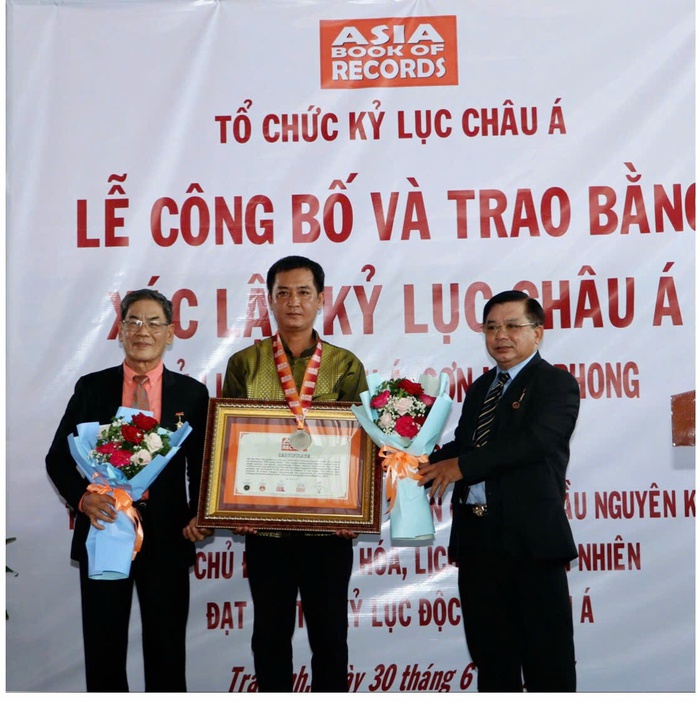 Độc đáo tác phẩm điêu khắc trên gốc dầu 300 tuổi, đại gia trả 16 tỉ nhưng không bán - Ảnh 12. Độc đáo tác phẩm điêu khắc trên gốc dầu 300 tuổi, đại gia trả 16 tỉ nhưng không bán - Ảnh 12.