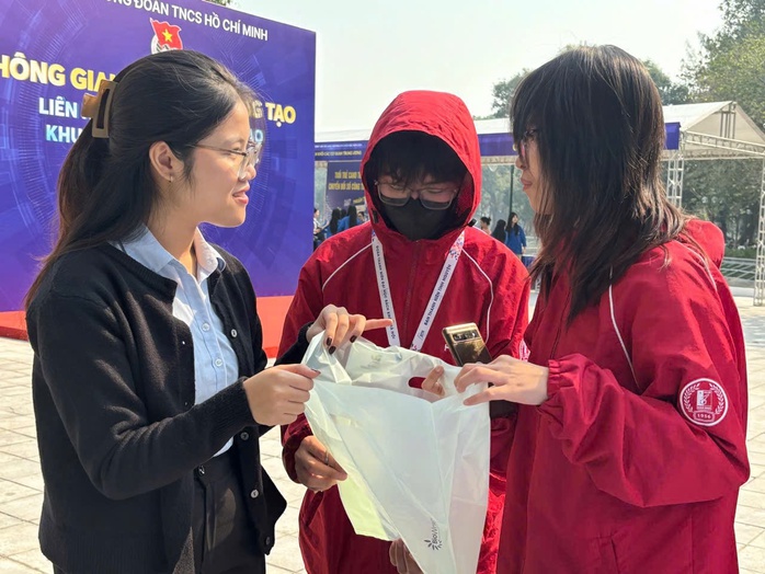Sản phẩm bao bì sinh học làm từ vỏ cam sành của Công ty Q GREEN đã được thương mại hóa thành công Sản phẩm bao bì sinh học làm từ vỏ cam sành của Công ty Q GREEN đã được thương mại hóa thành công