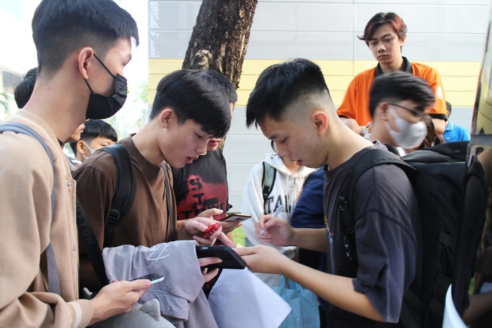 Sinh viên được “bao trọn gói” trên đường về quê đón Tết- Ảnh 6. Sinh viên được “bao trọn gói” trên đường về quê đón Tết- Ảnh 6.