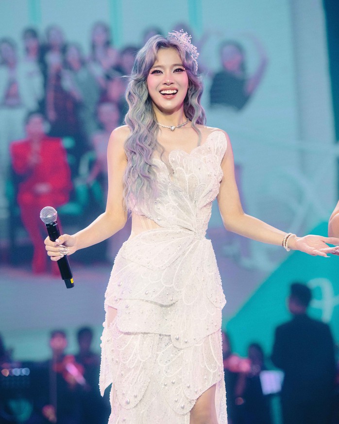 Hoàng Yến Chibi rap giọng Huế ngọt cỡ nào?
- Ảnh 1. Hoàng Yến Chibi rap giọng Huế ngọt cỡ nào?
- Ảnh 1.