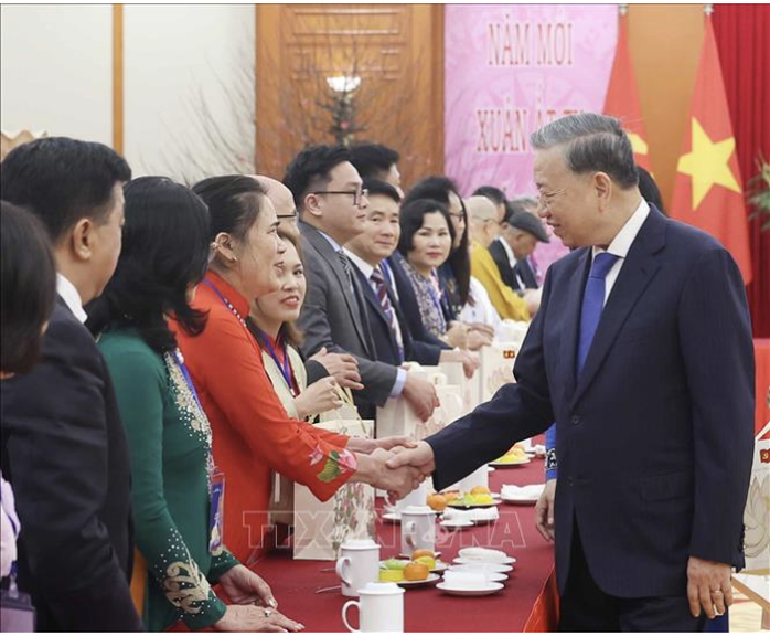 Tổng Bí thư Tô Lâm gặp gỡ kiều bào tiêu biểu dự "Xuân quê hương"- Ảnh 3. Tổng Bí thư Tô Lâm gặp gỡ kiều bào tiêu biểu dự "Xuân quê hương"- Ảnh 3.