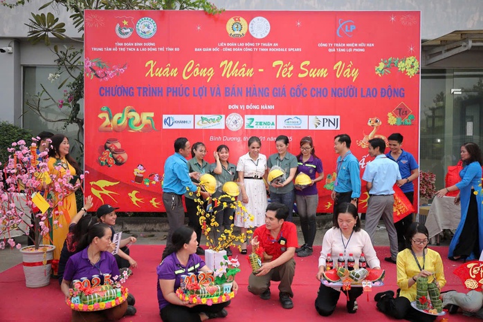 Tưng bừng lo Tết cho công nhân ở Bình Dương- Ảnh 6. Tưng bừng lo Tết cho công nhân ở Bình Dương- Ảnh 6.
