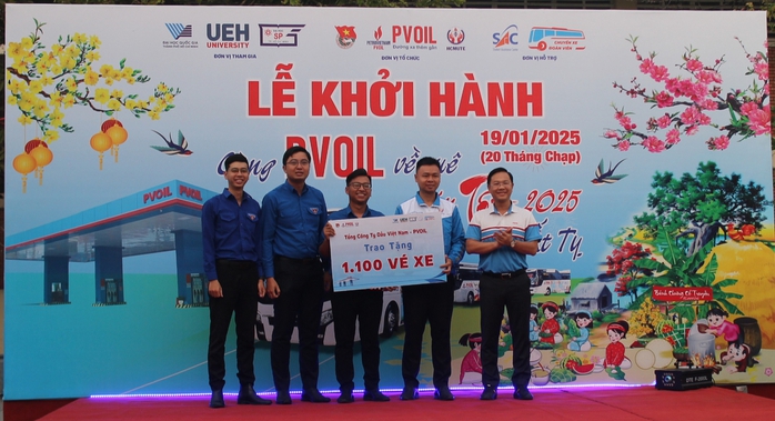 Sinh viên được “bao trọn gói” trên đường về quê đón Tết- Ảnh 4. Sinh viên được “bao trọn gói” trên đường về quê đón Tết- Ảnh 4.