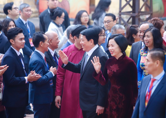 Chủ tịch nước Lương Cường cùng kiều bào dâng hương tại Hoàng thành Thăng Long- Ảnh 3. Chủ tịch nước Lương Cường cùng kiều bào dâng hương tại Hoàng thành Thăng Long- Ảnh 3.