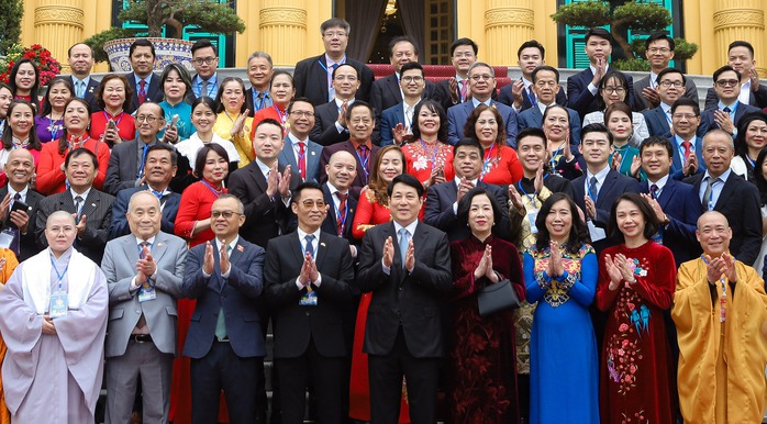 Chủ tịch nước Lương Cường và Phu nhân thả cá chép tiễn ông Công, ông Táo- Ảnh 10. Chủ tịch nước Lương Cường và Phu nhân thả cá chép tiễn ông Công, ông Táo- Ảnh 10.