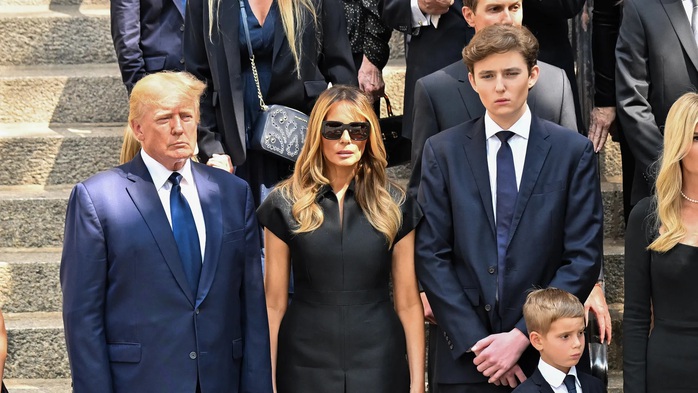 Vợ chồng Tổng thống đắc cử Mỹ Donald Trump và con trai hồi năm 2022. Ảnh: GC Images Vợ chồng Tổng thống đắc cử Mỹ Donald Trump và con trai hồi năm 2022. Ảnh: GC Images