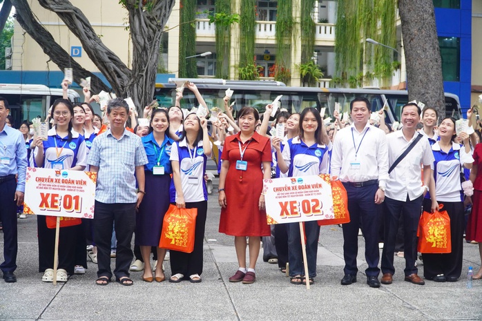 Buổi sáng đong đầy yêu thương ở TP HCM - Ảnh 14. Buổi sáng đong đầy yêu thương ở TP HCM - Ảnh 14.