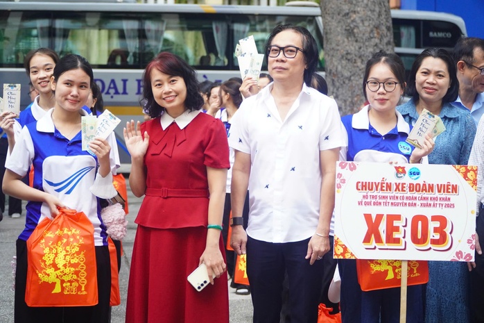 Buổi sáng đong đầy yêu thương ở TP HCM - Ảnh 10. Buổi sáng đong đầy yêu thương ở TP HCM - Ảnh 10.