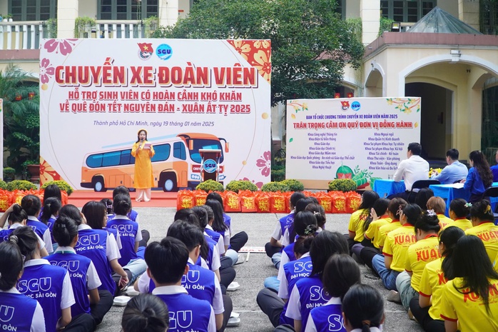 Buổi sáng đong đầy yêu thương ở TP HCM - Ảnh 1. Buổi sáng đong đầy yêu thương ở TP HCM - Ảnh 1.