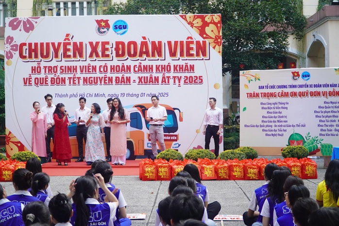 Buổi sáng đong đầy yêu thương ở TP HCM - Ảnh 2. Buổi sáng đong đầy yêu thương ở TP HCM - Ảnh 2.