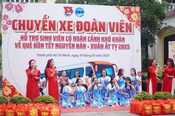 Buổi sáng đong đầy yêu thương ở TP HCM - Ảnh 3. Buổi sáng đong đầy yêu thương ở TP HCM - Ảnh 3.
