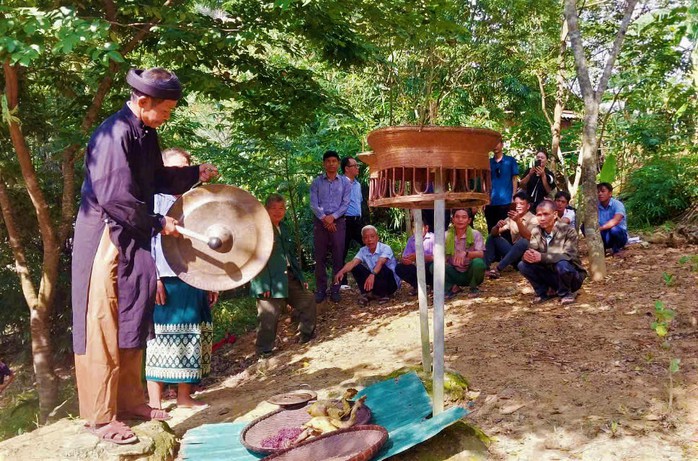 Độc đáo lễ cúng Giang Sơn giữa đại ngàn ở Quảng Bình- Ảnh 1. Độc đáo lễ cúng Giang Sơn giữa đại ngàn ở Quảng Bình- Ảnh 1.