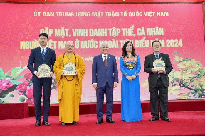 Vinh danh các kiều bào tiêu biểu- Ảnh 9. Vinh danh các kiều bào tiêu biểu- Ảnh 9.