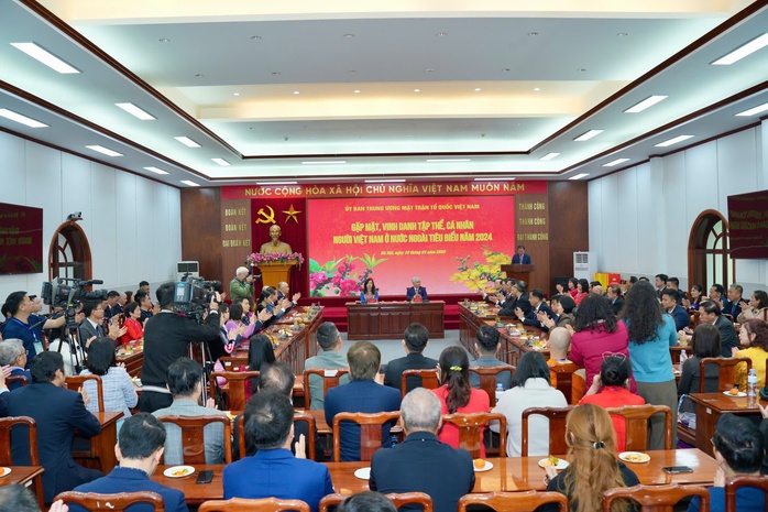 Vinh danh các kiều bào tiêu biểu- Ảnh 3. Vinh danh các kiều bào tiêu biểu- Ảnh 3.