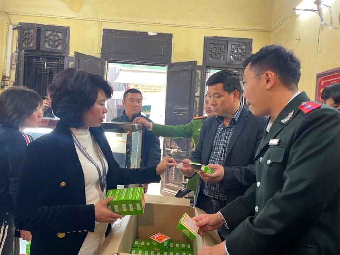 Phát hiện khu vực sản xuất bánh cốm Nguyên Ninh có côn trùng và phân động vật- Ảnh 1. Phát hiện khu vực sản xuất bánh cốm Nguyên Ninh có côn trùng và phân động vật- Ảnh 1.