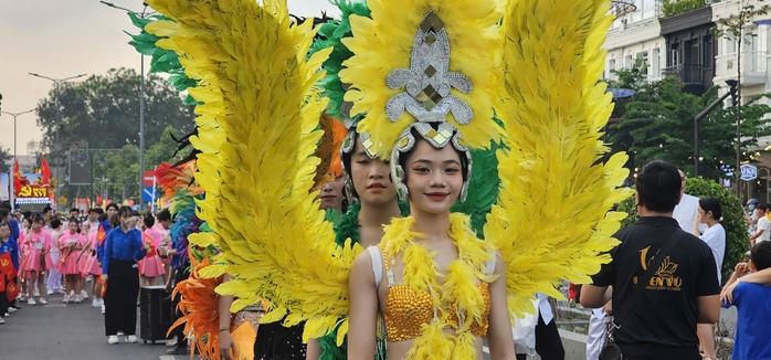 Khinh khí cầu tập trung “rợp trời” bên dòng sông Sài Gòn- Ảnh 9. Khinh khí cầu tập trung “rợp trời” bên dòng sông Sài Gòn- Ảnh 9.