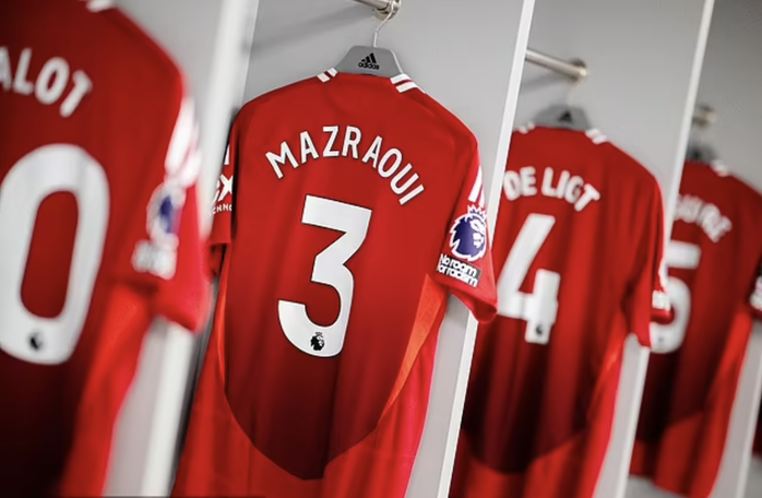 Adidas dọa cắt hợp đồng tài trợ áo đấu 900 triệu bảng với Man United- Ảnh 2. Adidas dọa cắt hợp đồng tài trợ áo đấu 900 triệu bảng với Man United- Ảnh 2.