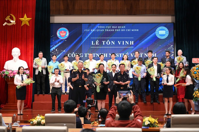 Ngành hải quan TP sẽ đối mặt với áp lực chia sẻ nguồn thu- Ảnh 2.