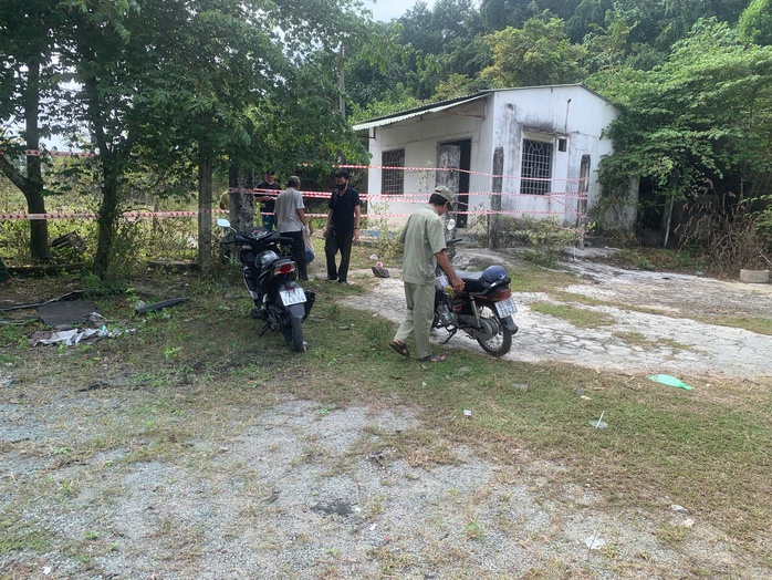 Người phụ nữ 34 tuổi tử vong tại căn nhà hoang ở Bình Dương- Ảnh 1. Người phụ nữ 34 tuổi tử vong tại căn nhà hoang ở Bình Dương- Ảnh 1.