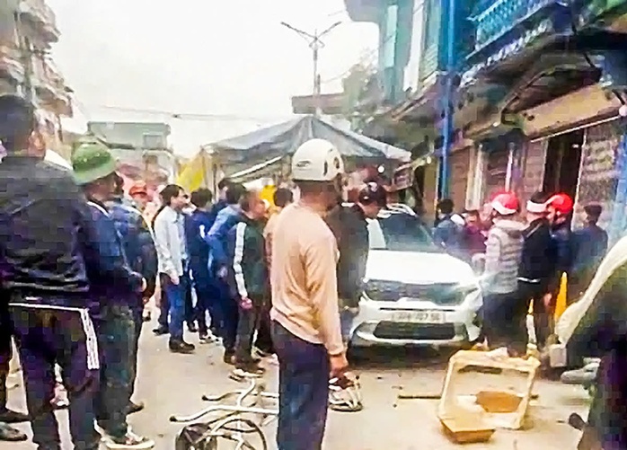 Pháp lý vụ chánh thanh tra huyện lái ô tô tông rạp đám ma ở Hải Dương- Ảnh 1. Pháp lý vụ chánh thanh tra huyện lái ô tô tông rạp đám ma ở Hải Dương- Ảnh 1.