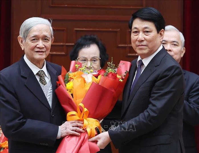 Bộ Chính trị, Ban Bí thư gặp mặt lãnh đạo, nguyên lãnh đạo Đảng, Nhà nước- Ảnh 12. Bộ Chính trị, Ban Bí thư gặp mặt lãnh đạo, nguyên lãnh đạo Đảng, Nhà nước- Ảnh 12.