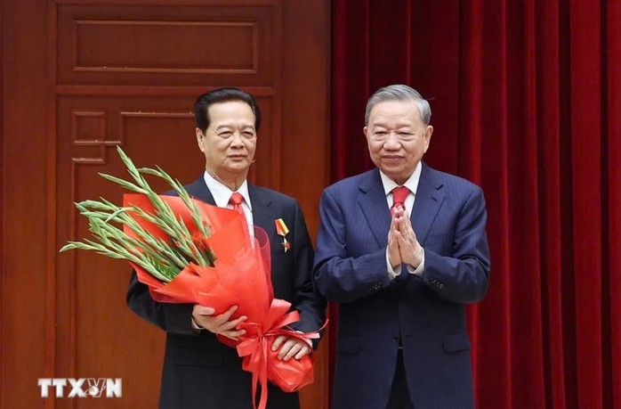 Bộ Chính trị, Ban Bí thư gặp mặt lãnh đạo, nguyên lãnh đạo Đảng, Nhà nước- Ảnh 8. Bộ Chính trị, Ban Bí thư gặp mặt lãnh đạo, nguyên lãnh đạo Đảng, Nhà nước- Ảnh 8.
