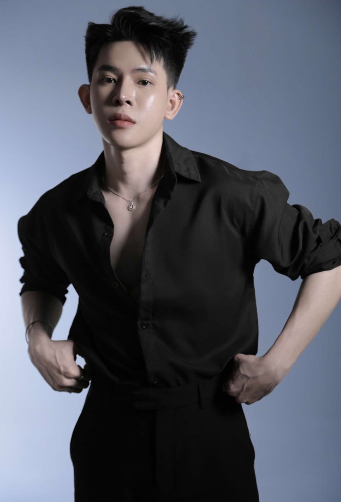 Duy Hakoota - Kép trẻ của "5B" tạo dấu ấn với "Cây bút thần" và "Đẹp bất chấp"- Ảnh 4. Duy Hakoota - Kép trẻ của "5B" tạo dấu ấn với "Cây bút thần" và "Đẹp bất chấp"- Ảnh 4.