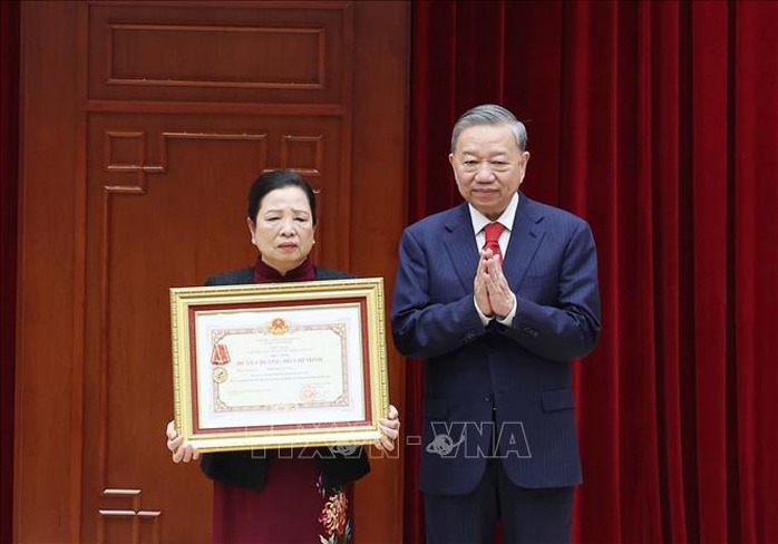 Bộ Chính trị, Ban Bí thư gặp mặt lãnh đạo, nguyên lãnh đạo Đảng, Nhà nước- Ảnh 9. Bộ Chính trị, Ban Bí thư gặp mặt lãnh đạo, nguyên lãnh đạo Đảng, Nhà nước- Ảnh 9.