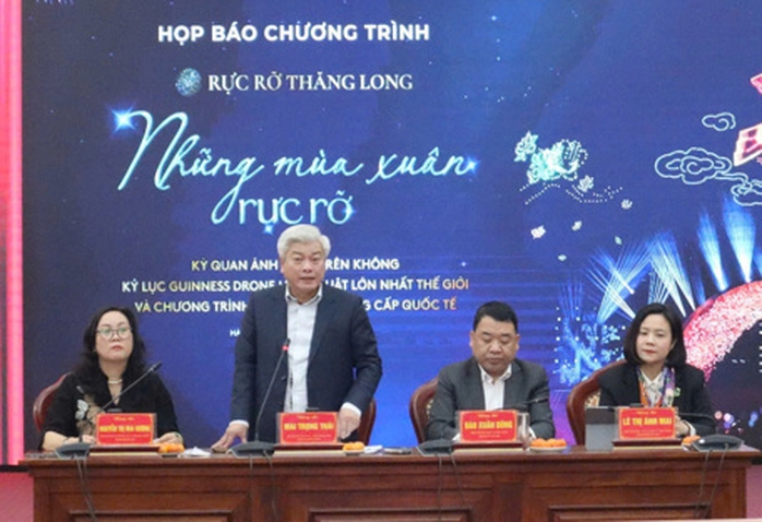 Hà Nội có kỷ lục Guinness với màn trình diễn 2025 drone trong đêm giao thừa- Ảnh 1. Hà Nội có kỷ lục Guinness với màn trình diễn 2025 drone trong đêm giao thừa- Ảnh 1.