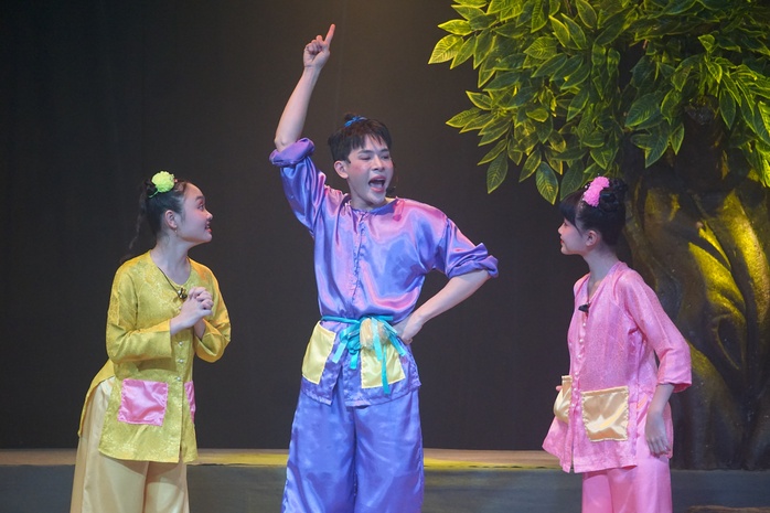 Duy Hakoota - Kép trẻ của "5B" tạo dấu ấn với "Cây bút thần" và "Đẹp bất chấp"- Ảnh 2. Duy Hakoota - Kép trẻ của "5B" tạo dấu ấn với "Cây bút thần" và "Đẹp bất chấp"- Ảnh 2.