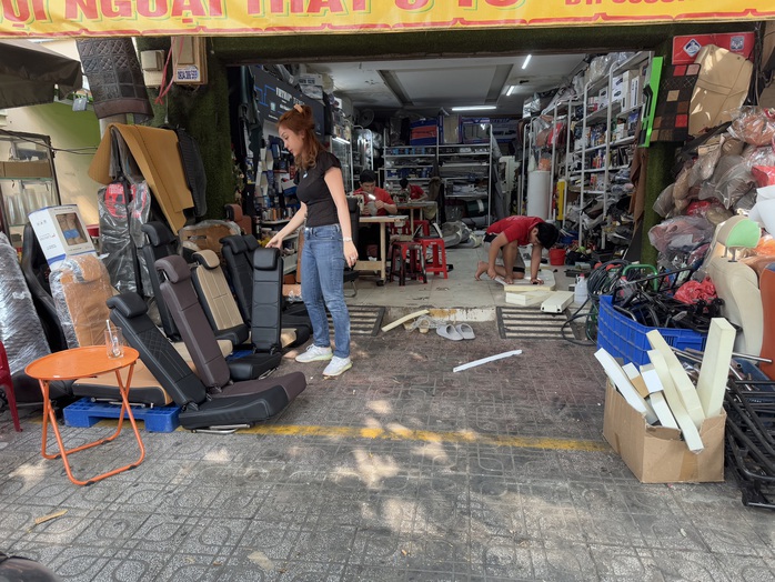 Ô tô xếp hàng dài chờ bảo dưỡng, tân trang ở TP HCM - Ảnh 2. Ô tô xếp hàng dài chờ bảo dưỡng, tân trang ở TP HCM - Ảnh 2.