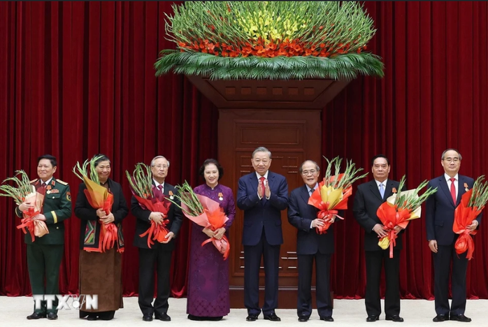 Tổng Bí thư Tô Lâm: Đồng lòng đưa đất nước phát triển nhanh, bền vững trong kỷ nguyên mới- Ảnh 7. Tổng Bí thư Tô Lâm: Đồng lòng đưa đất nước phát triển nhanh, bền vững trong kỷ nguyên mới- Ảnh 7.