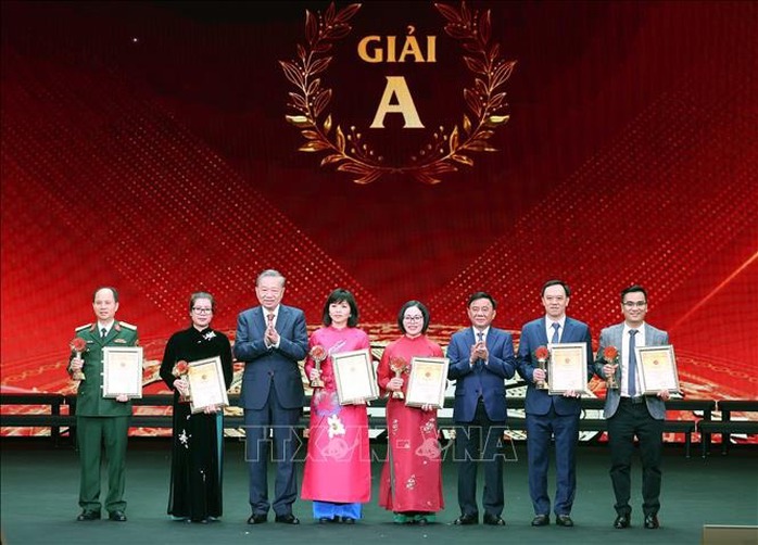 Tổng Bí thư Tô Lâm dự Lễ trao Giải Búa liềm vàng lần thứ IX- Ảnh 2. Tổng Bí thư Tô Lâm dự Lễ trao Giải Búa liềm vàng lần thứ IX- Ảnh 2.
