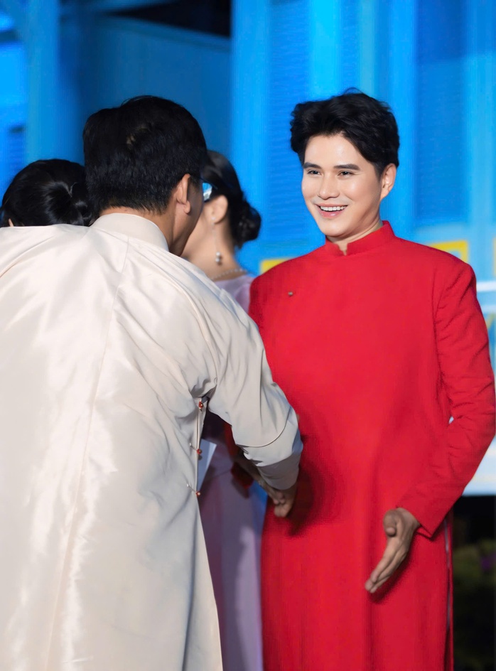 Vai diễn ưng ý của Vũ Mạnh Cường Tết này
- Ảnh 2. Vai diễn ưng ý của Vũ Mạnh Cường Tết này
- Ảnh 2.