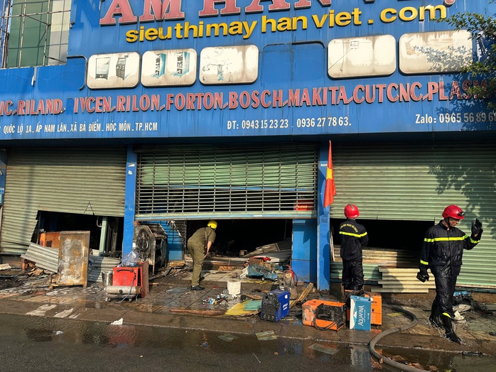 TP HCM: Cháy lớn ở cửa hàng bán máy hàn- Ảnh 1. TP HCM: Cháy lớn ở cửa hàng bán máy hàn- Ảnh 1.