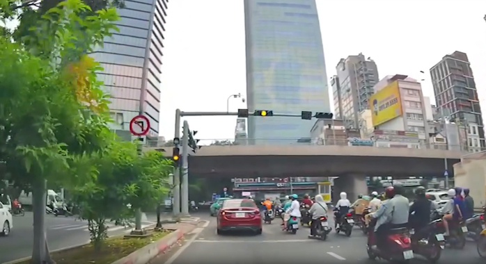 Phòng CSGT Công an TP HCM thông tin vụ đèn xanh 40 giây bỗng chuyển đỏ ở quận 1- Ảnh 1. Phòng CSGT Công an TP HCM thông tin vụ đèn xanh 40 giây bỗng chuyển đỏ ở quận 1- Ảnh 1.