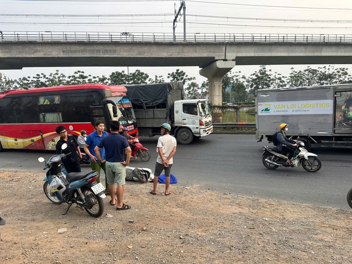 TP HCM: Tai nạn nghiêm trọng trên xa lộ Hà Nội- Ảnh 1. TP HCM: Tai nạn nghiêm trọng trên xa lộ Hà Nội- Ảnh 1.