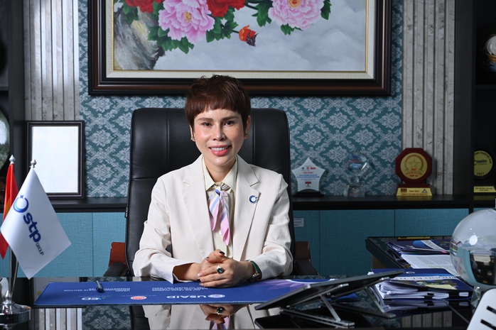 Bình minh tới sau "bão"- Ảnh 1. Bình minh tới sau "bão"- Ảnh 1.