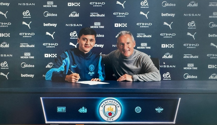 Abdukodir Khusanov (trái) là bản hợp đồng cho tương lai của Man City Ảnh: MANCITY.COM Abdukodir Khusanov (trái) là bản hợp đồng cho tương lai của Man City Ảnh: MANCITY.COM