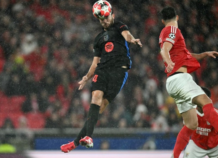 Ngược dòng siêu đỉnh, Barcelona thắng Benfica trận cầu 9 bàn- Ảnh 7. Ngược dòng siêu đỉnh, Barcelona thắng Benfica trận cầu 9 bàn- Ảnh 7.