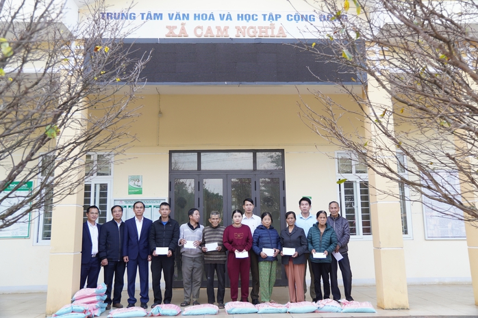Tặng nhiều suất quà cho gia đình ảnh hưởng chất độc da cam và học sinh nghèo- Ảnh 1. Tặng nhiều suất quà cho gia đình ảnh hưởng chất độc da cam và học sinh nghèo- Ảnh 1.
