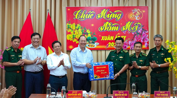Bí thư Tỉnh ủy Cà Mau thăm, chúc Tết lực lượng vũ trang- Ảnh 1. Bí thư Tỉnh ủy Cà Mau thăm, chúc Tết lực lượng vũ trang- Ảnh 1.