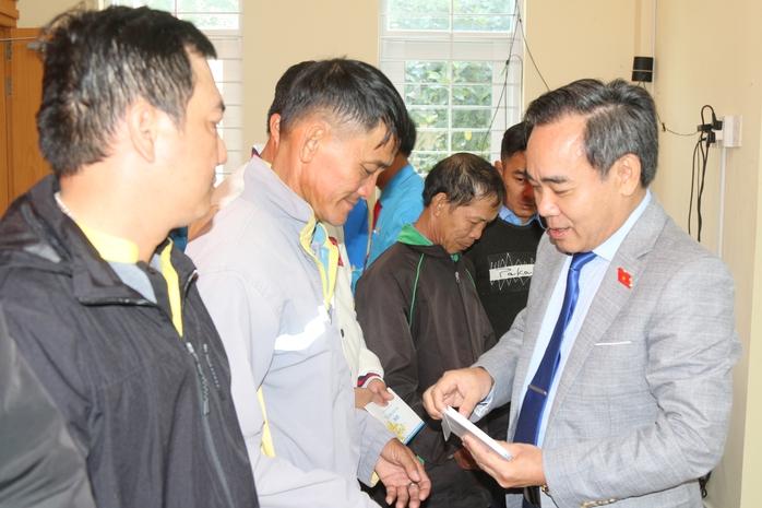 Hơn 3 tỉ đồng chăm lo Tết cho người lao động huyện Cam Lâm- Ảnh 2. Hơn 3 tỉ đồng chăm lo Tết cho người lao động huyện Cam Lâm- Ảnh 2.