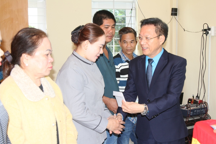Hơn 3 tỉ đồng chăm lo Tết cho người lao động huyện Cam Lâm- Ảnh 3. Hơn 3 tỉ đồng chăm lo Tết cho người lao động huyện Cam Lâm- Ảnh 3.
