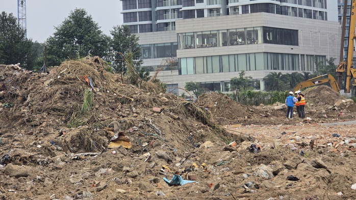 Dự án rộng 15.000 m2 giữa trung tâm Đà Nẵng thành "bãi đáp" phế thải xây dựng- Ảnh 1. Dự án rộng 15.000 m2 giữa trung tâm Đà Nẵng thành "bãi đáp" phế thải xây dựng- Ảnh 1.