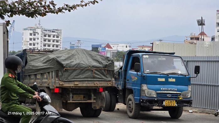 Dự án rộng 15.000 m2 giữa trung tâm Đà Nẵng thành "bãi đáp" phế thải xây dựng- Ảnh 5. Dự án rộng 15.000 m2 giữa trung tâm Đà Nẵng thành "bãi đáp" phế thải xây dựng- Ảnh 5.