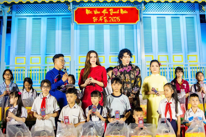Dàn sao hội ngộ "Gala Nhạc Việt"- Ảnh 1. Dàn sao hội ngộ "Gala Nhạc Việt"- Ảnh 1.