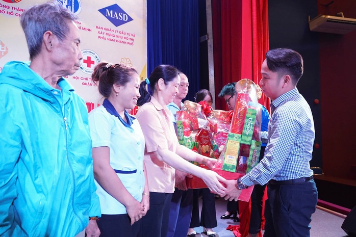 Chương trình chăm lo Tết ý nghĩa của Quận đoàn 4- Ảnh 3. Chương trình chăm lo Tết ý nghĩa của Quận đoàn 4- Ảnh 3.