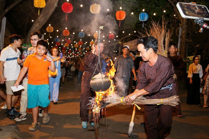 Đây là sự kiện chuyên nghiệp tập trung giới thiệu kho tàng ẩm thực cùng văn hóa văn nghệ, làng nghề, các trò chơi dân gian tưởng bị thất truyền Đây là sự kiện chuyên nghiệp tập trung giới thiệu kho tàng ẩm thực cùng văn hóa văn nghệ, làng nghề, các trò chơi dân gian tưởng bị thất truyền
