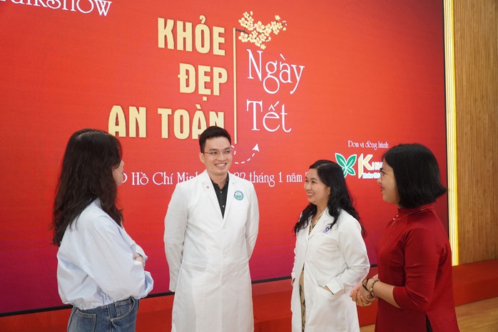 Các chuyên gia y tế nêu bí quyết làm đẹp da, giữ dáng ngày Tết. Ảnh: HUẾ XUÂN Các chuyên gia y tế nêu bí quyết làm đẹp da, giữ dáng ngày Tết. Ảnh: HUẾ XUÂN
